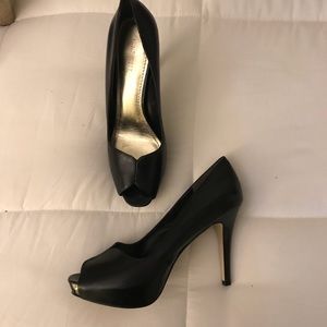 Nine West peep toe platform pumps sz 9.5